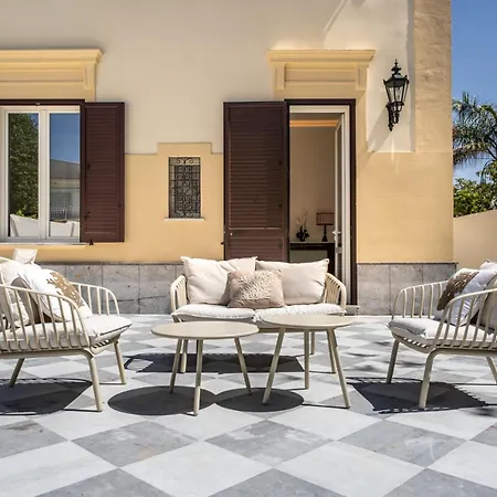 Hercules Pool & فيلة