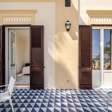 Hercules Pool & فيلة